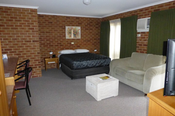 Room 9 of 63