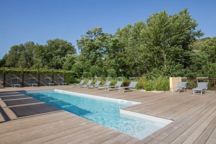 Pool 70 of 124
