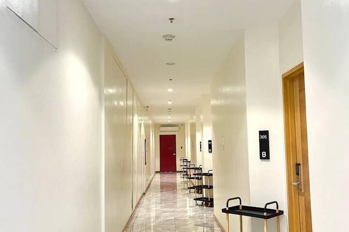 Ballroom/Hall 63 of 65