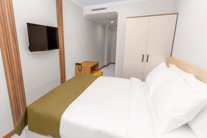 Room 6 of 46