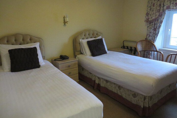 Room 32 of 74