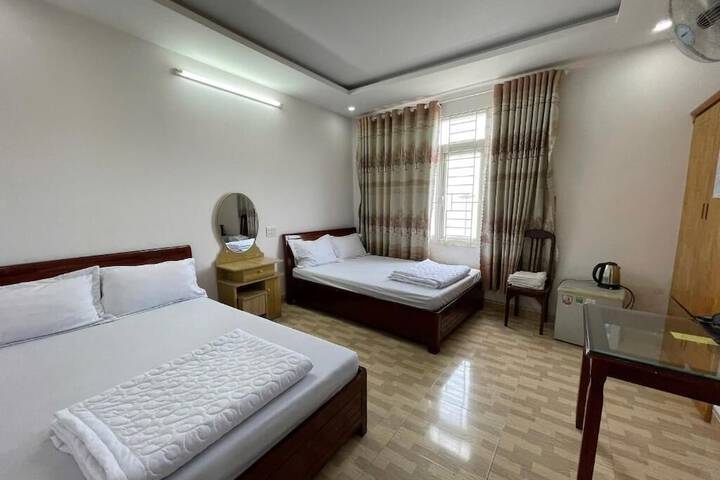 Room 2 of 33