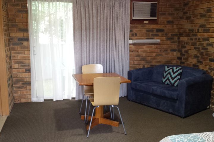 Room 14 of 33