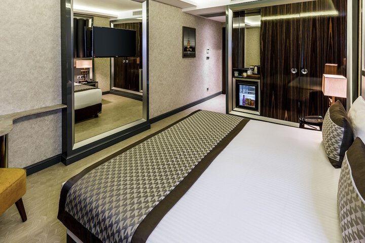 Room 46 of 107