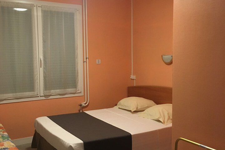 Room 23 of 64