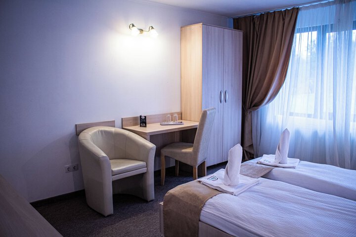 Room 19 of 90