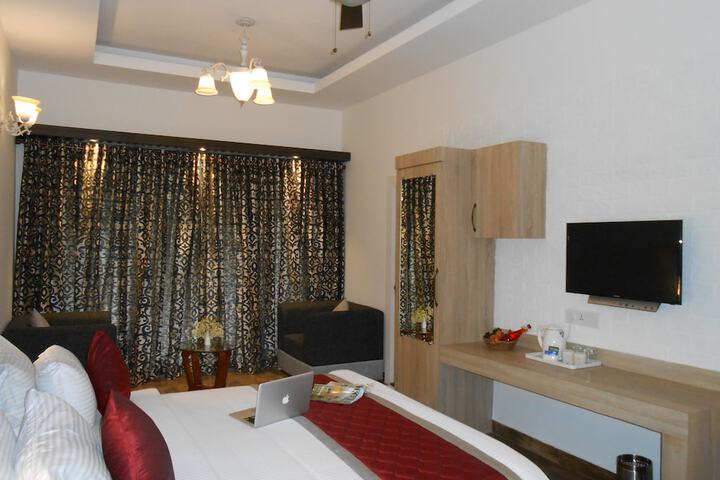 Room 14 of 60