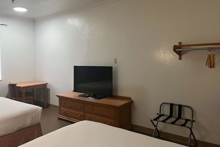 1 King Bed (7 of 16)