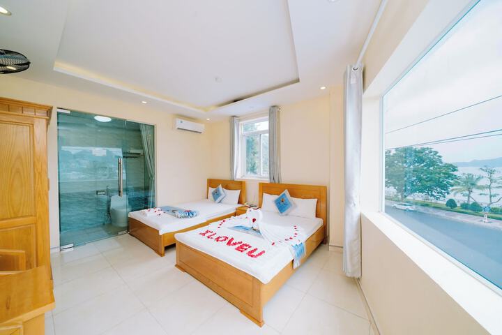 Room 6 of 19
