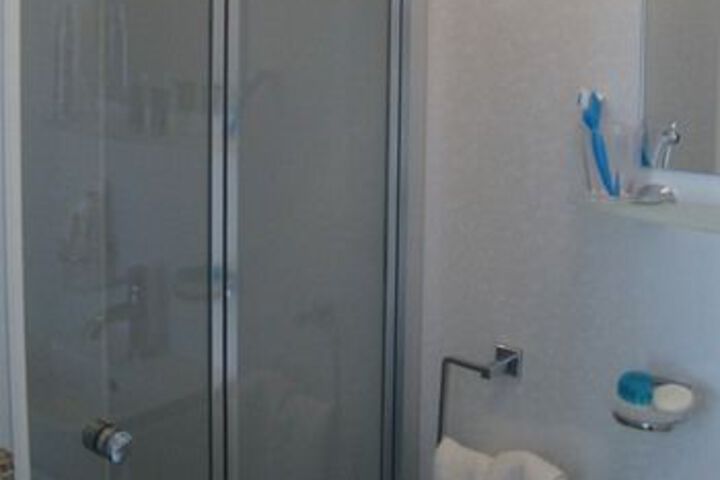 Room 10 of 32