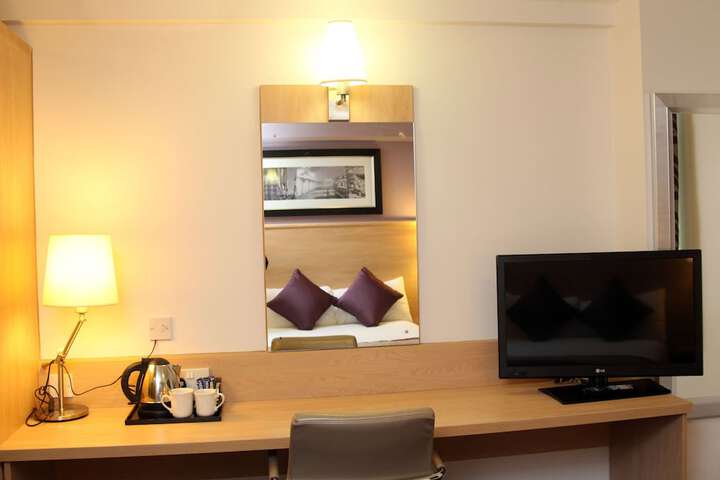 Room 16 of 40
