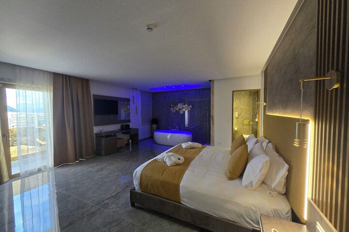 Room 11 of 38