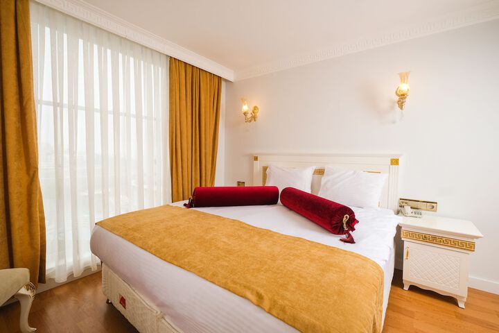 Room 32 of 93