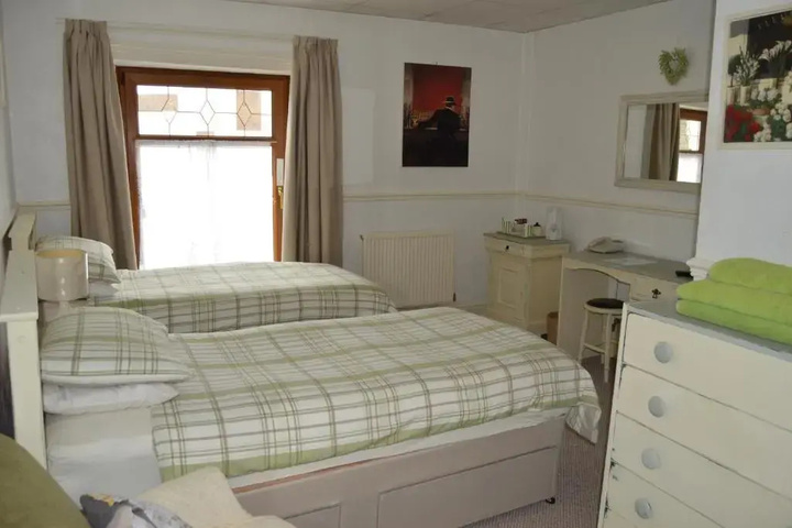 Room 3 of 7
