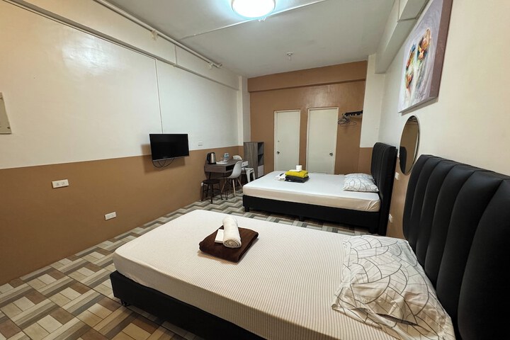 Room 13 of 32