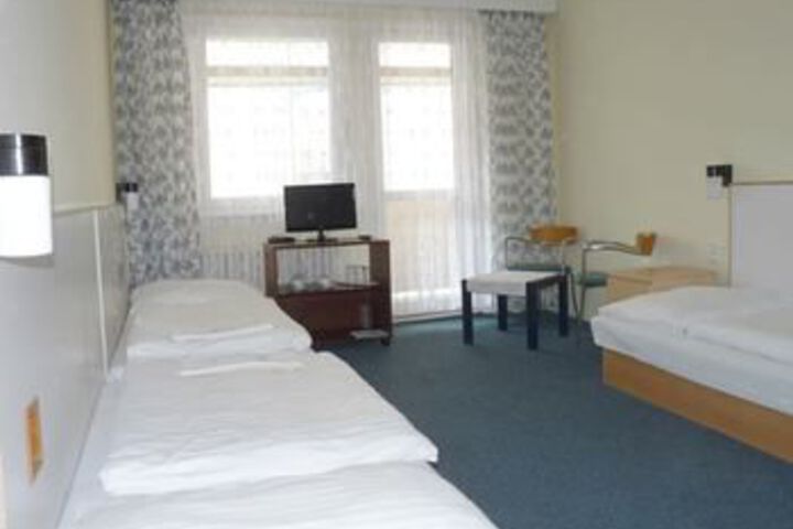 Room 11 of 25