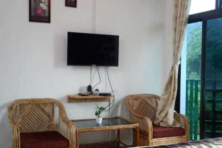 Room 4 of 12