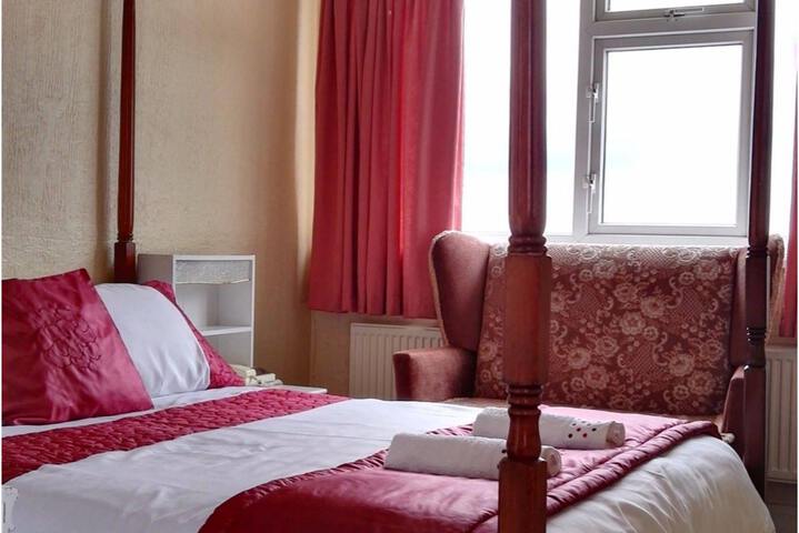BARLEY MOW HOTEL