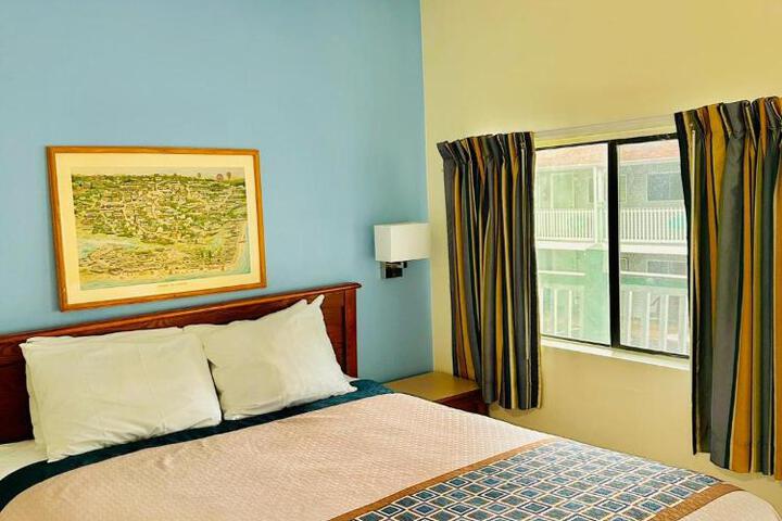 1 Queen Bed (11 of 24)