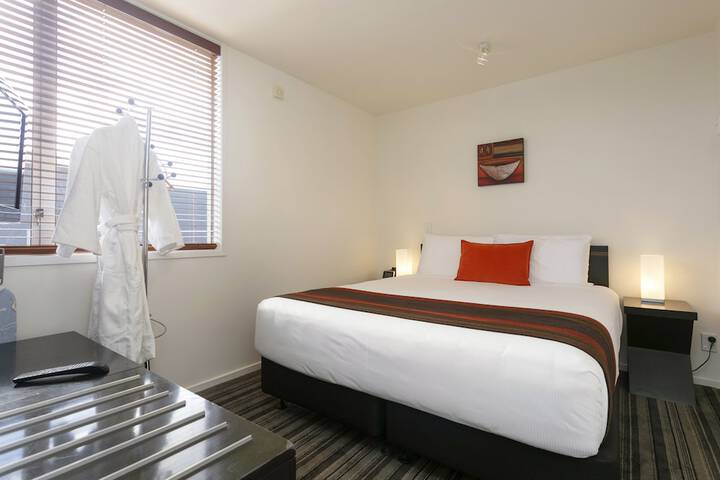 Room 37 of 200