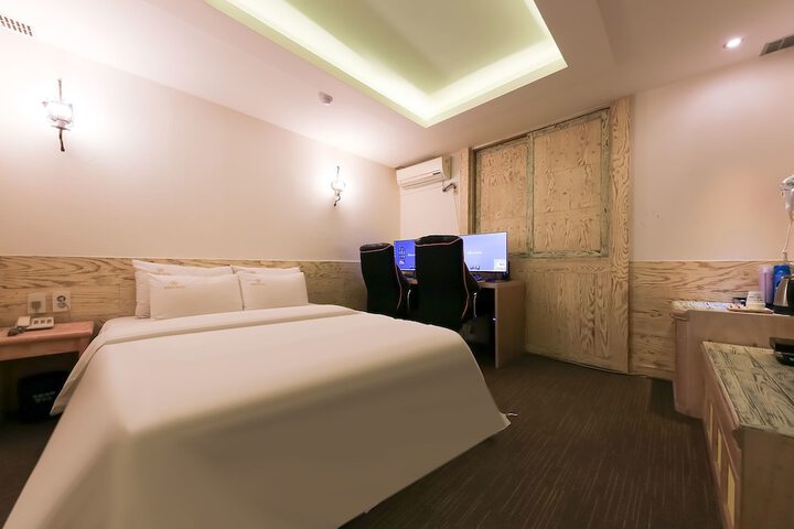 Room 20 of 64