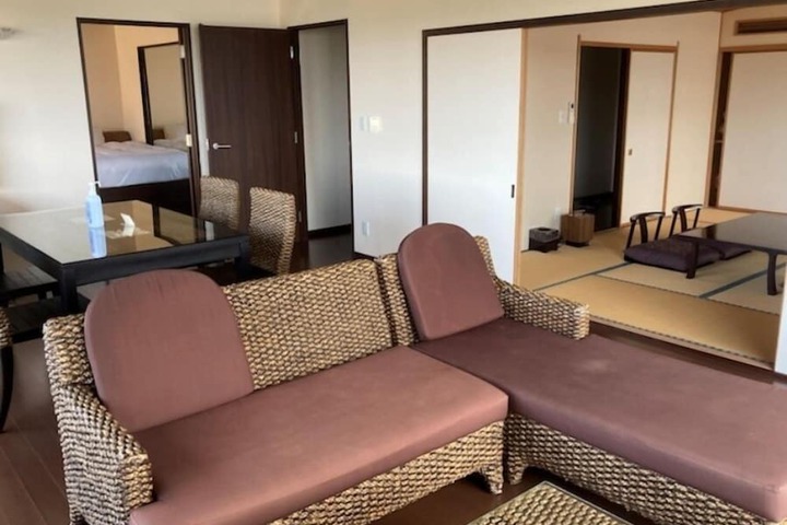 Room 16 of 28