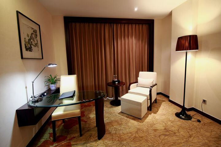 Room 3 of 7