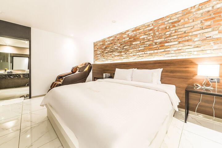 Room 45 of 64