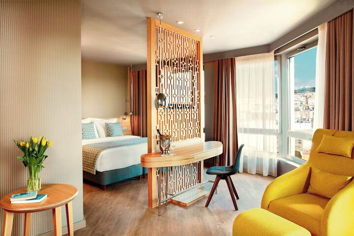 Room 42 of 89