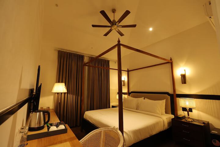 Room 6 of 15