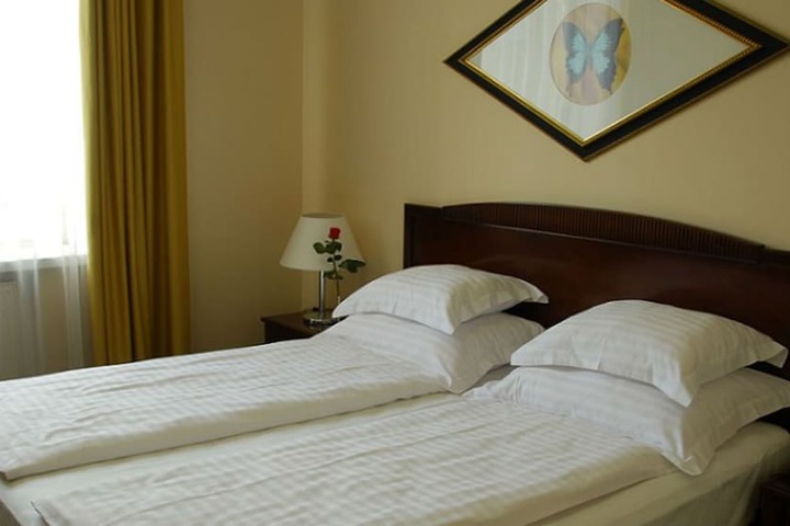 Room 14 of 33