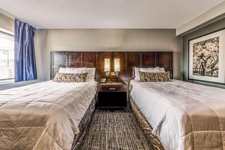 2 Double Beds (9 of 10)