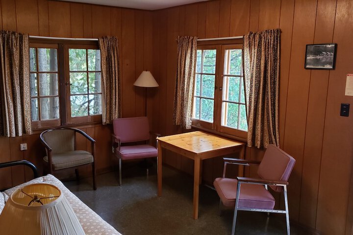 Room 105 of 215