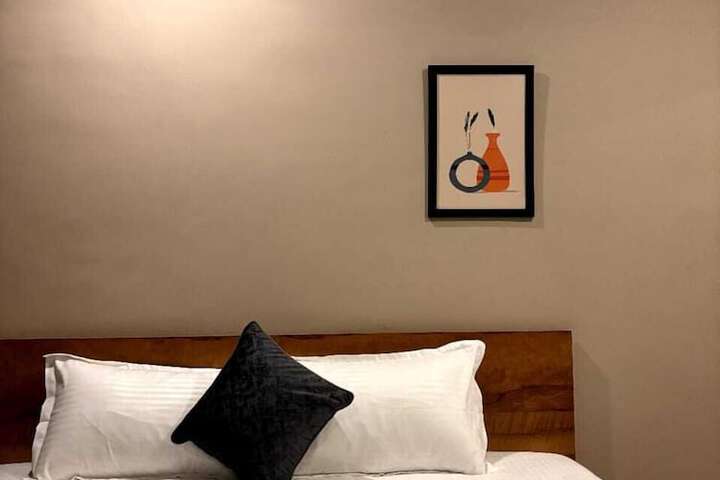 Room 8 of 16