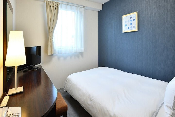 Room 4 of 16