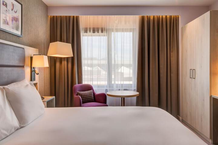 Room 21 of 102