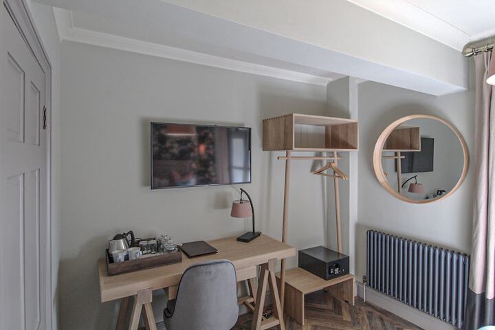 Room 16 of 136