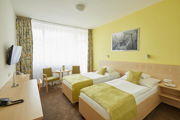 Room 10 of 48