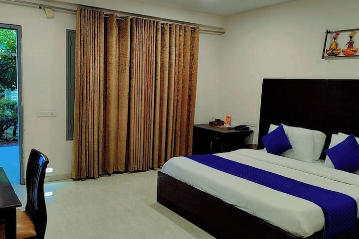 Room 9 of 38