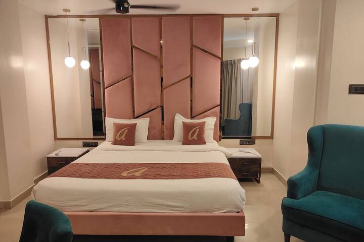 Room 6 of 30