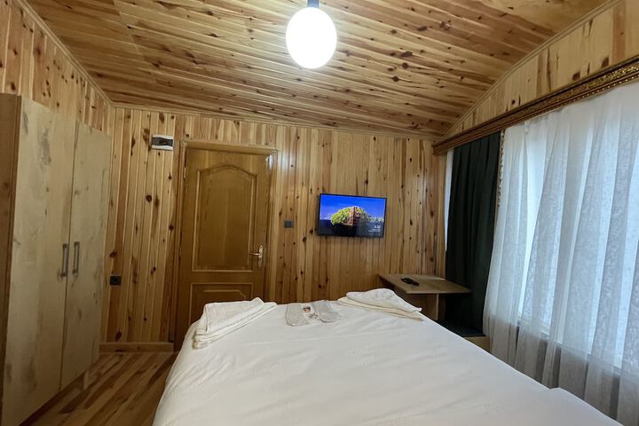 Room 42 of 100