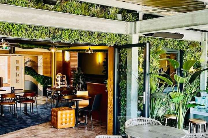 Lounge 19 of 29