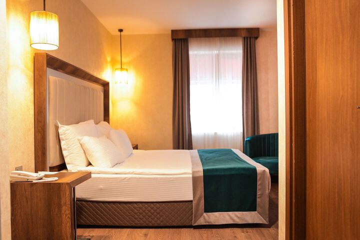 Room 34 of 106