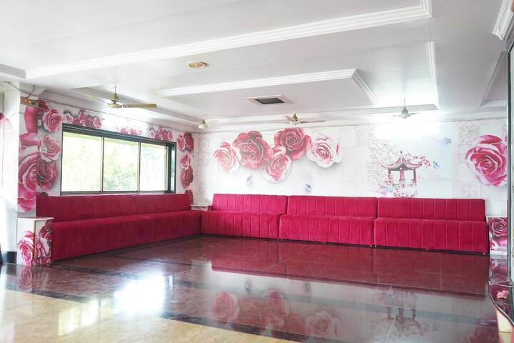 Room 7 of 16