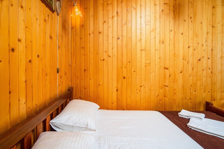 Room 14 of 76