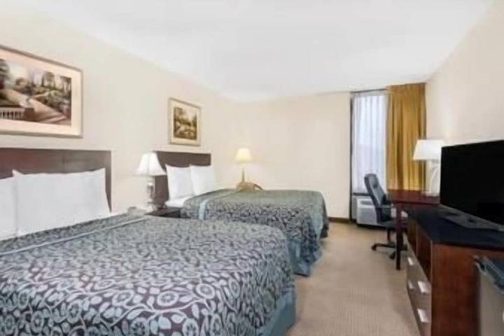 2 Double Beds (7 of 8)