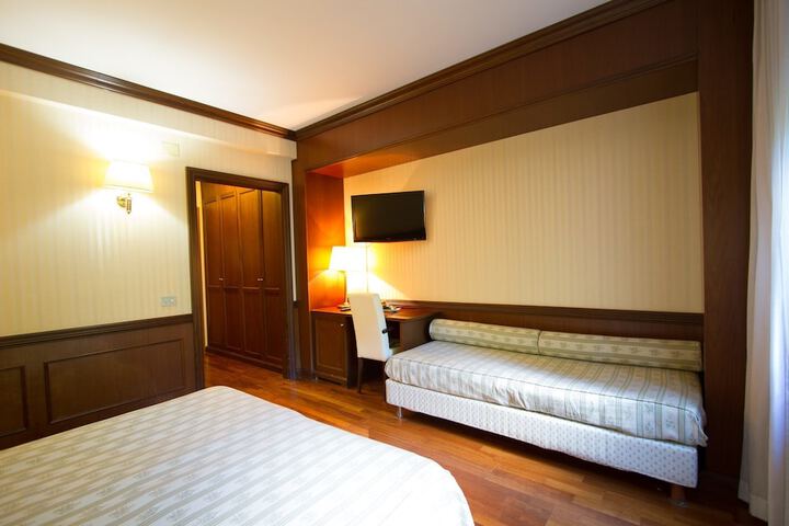 Room 15 of 62