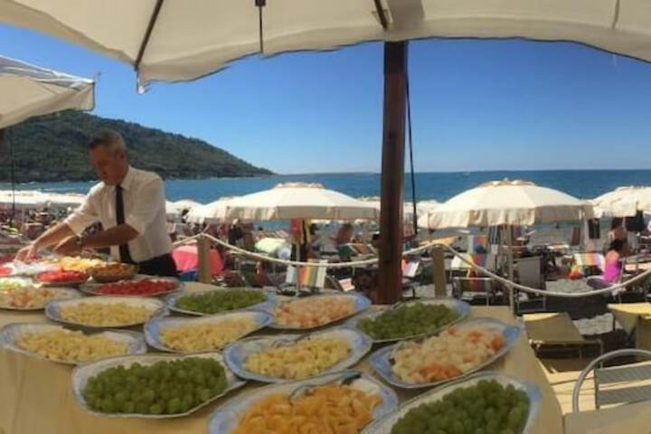 Dining 62 of 71