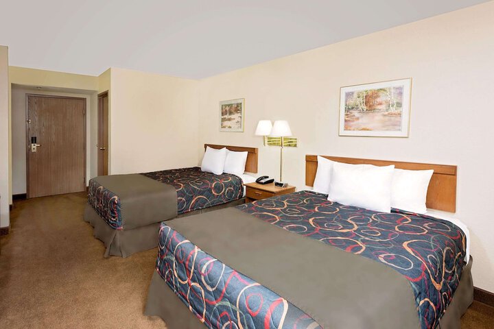 Room 7 of 18