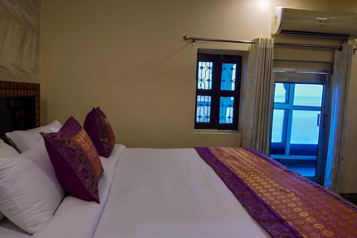 Room 5 of 117